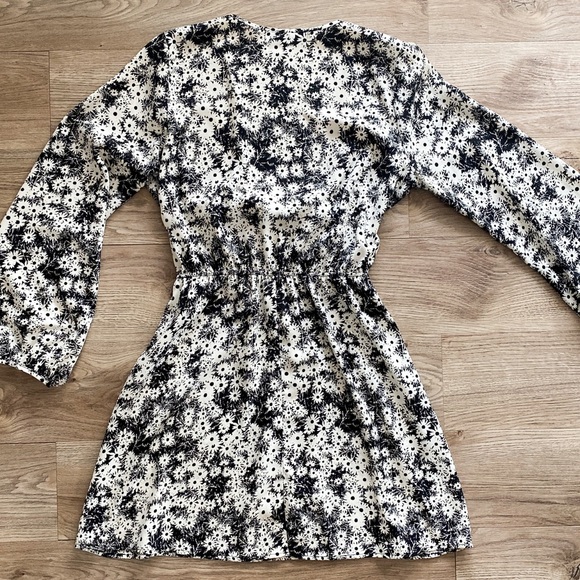 Long Sleeve Floral Dress - Picture 2 of 3